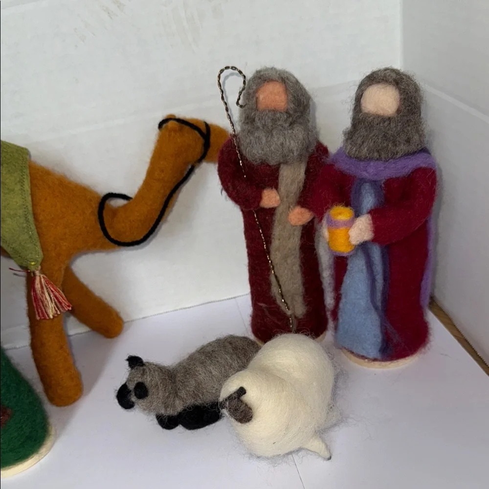 Handcrafted Felt Nativity Set - Picture 6 of 16